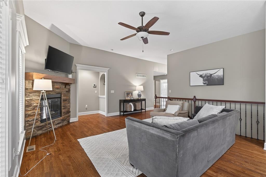 18302 W 194th Terrace