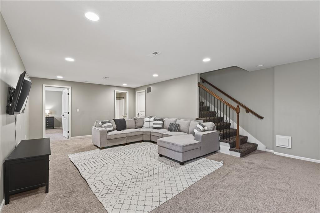 18302 W 194th Terrace