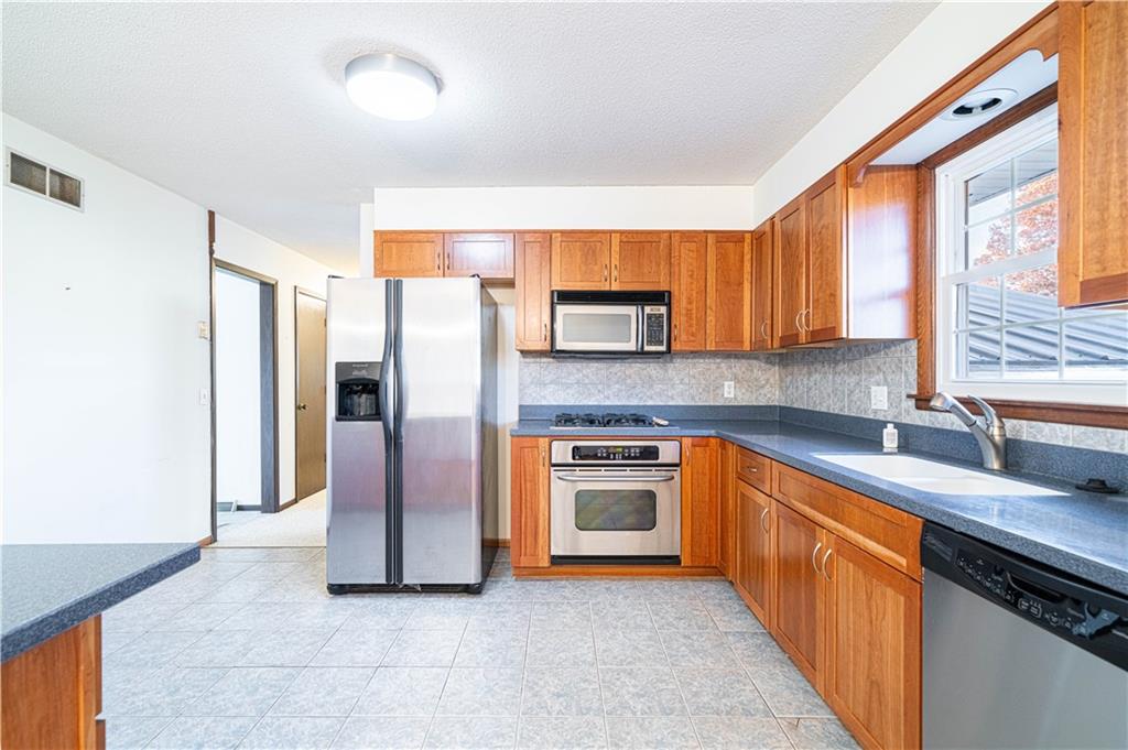 St Joseph, Missouri 64506, United States, 3 Bedrooms Bedrooms, ,3 BathroomsBathrooms,Residential,Contingent,28495