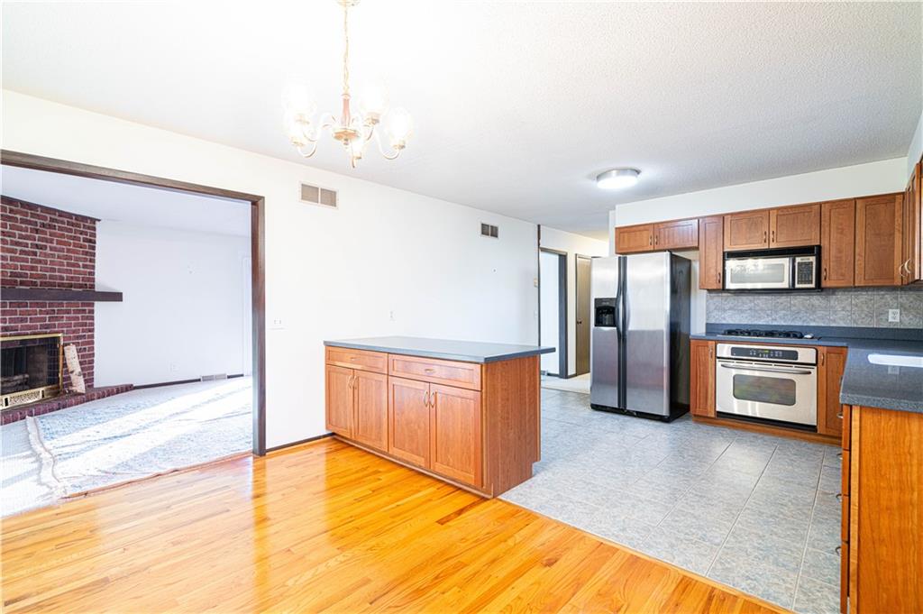 St Joseph, Missouri 64506, United States, 3 Bedrooms Bedrooms, ,3 BathroomsBathrooms,Residential,Contingent,28495