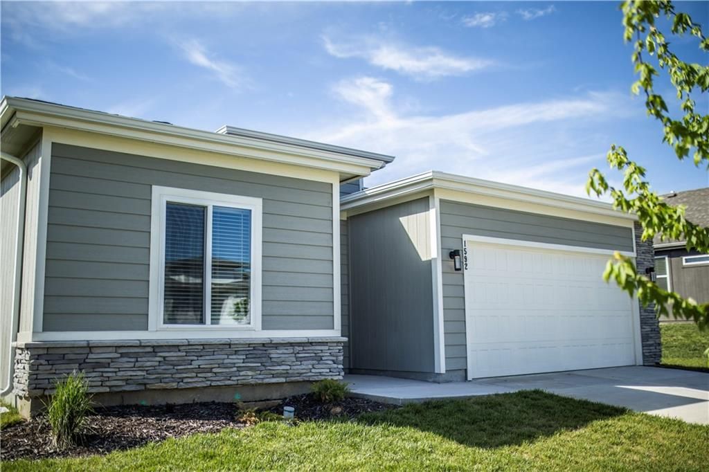 Photo of 1592 Grayhawk Drive, Basehor, KS 66007 (MLS # 2618504)