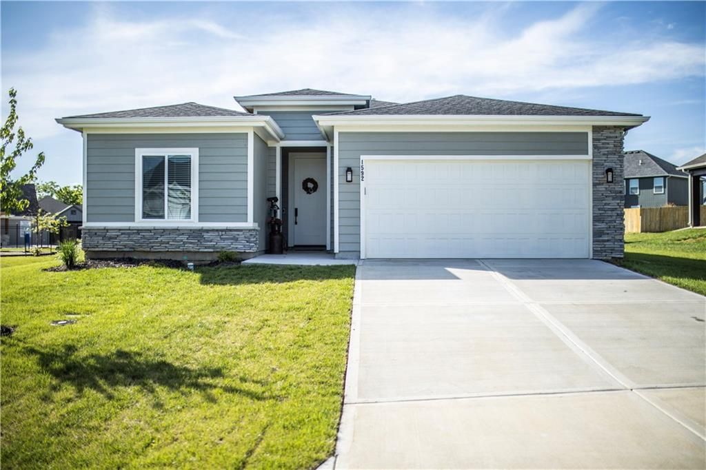 Photo of 1592 Grayhawk Drive, Basehor, KS 66007 (MLS # 2618504)