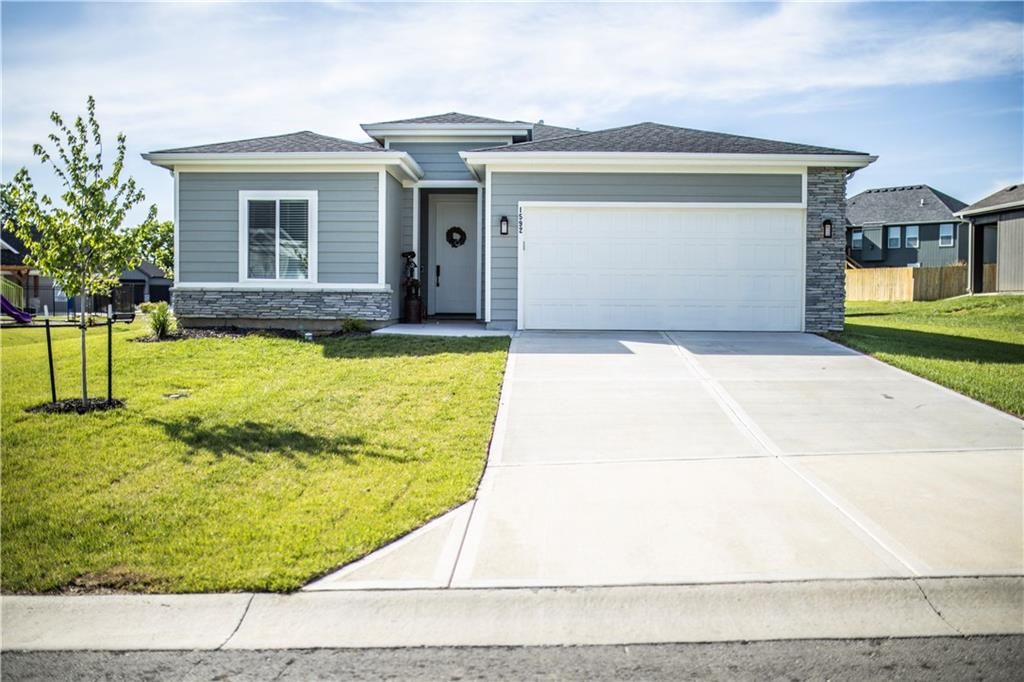 Photo of 1592 Grayhawk Drive, Basehor, KS 66007 (MLS # 2618504)