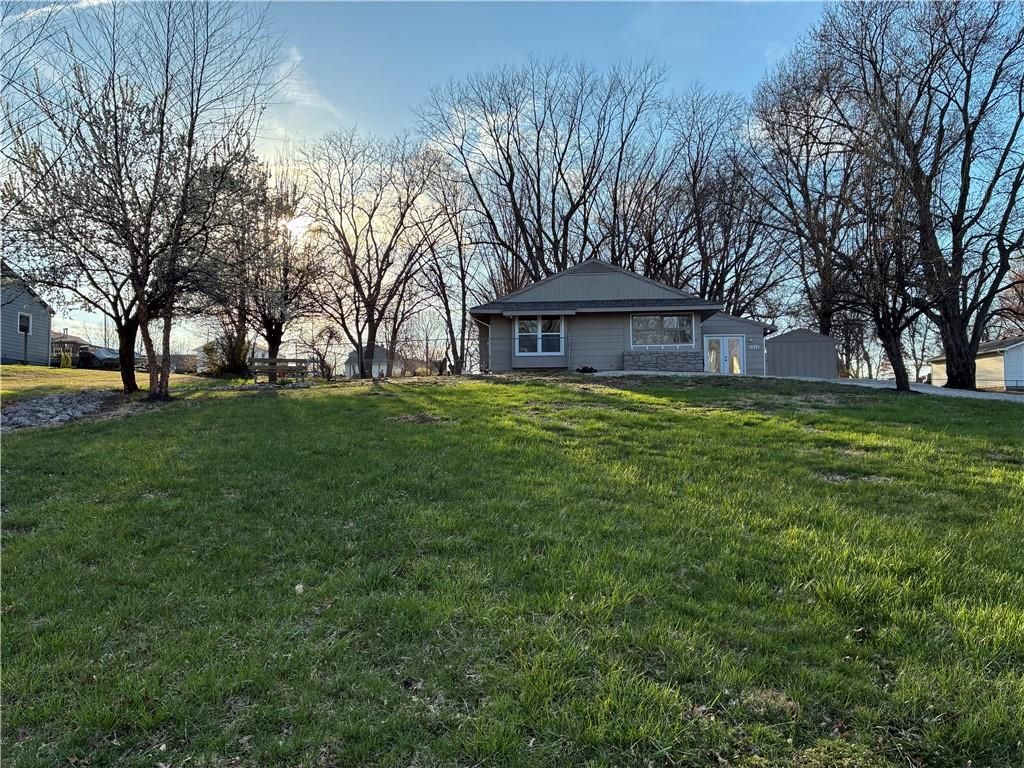 Photo of 1910 S Lees Summit Road, Independence, MO 64050 (MLS # 2607976)
