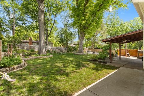 Photo of 1308 E 101st Street, Kansas City, MO 64131 (MLS # 2613257)