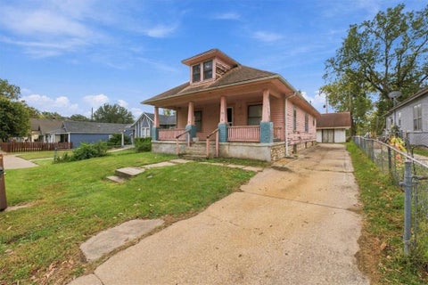 Photo of 925 Pottawatomie Street, Leavenworth, KS 66048 (MLS # 2647333)
