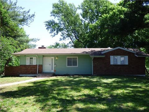 Photo of 6101 Lane Avenue, Raytown, MO 64133 (MLS # 2619553)
