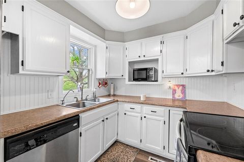 Tiny photo for 618 Dixie Street, Liberty, MO 64068 (MLS # 2614712)