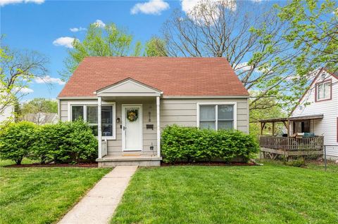 Photo of 618 Dixie Street, Liberty, MO 64068 (MLS # 2614712)