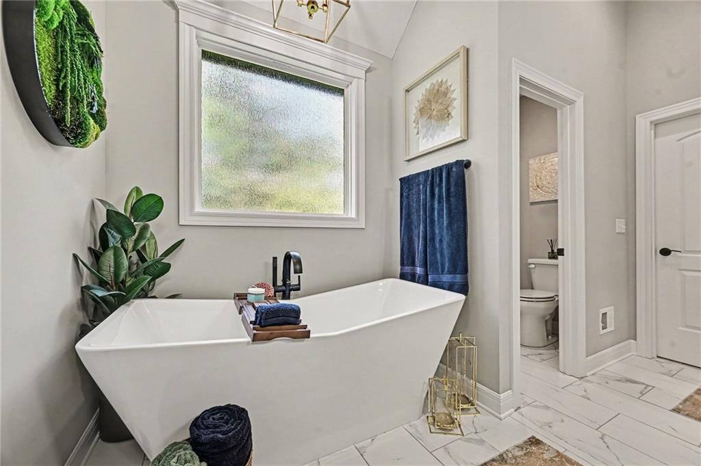 5507 NW 111th Place