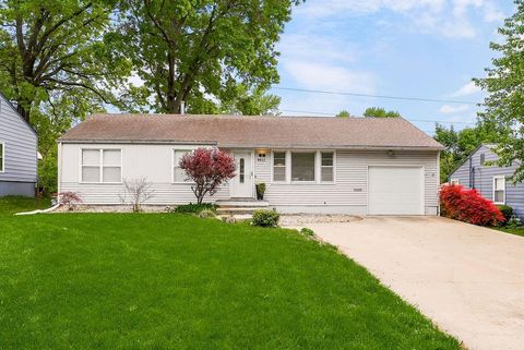 Photo of 8817 W 82nd Terrace, Overland Park, KS 66204 (MLS # 2617768)