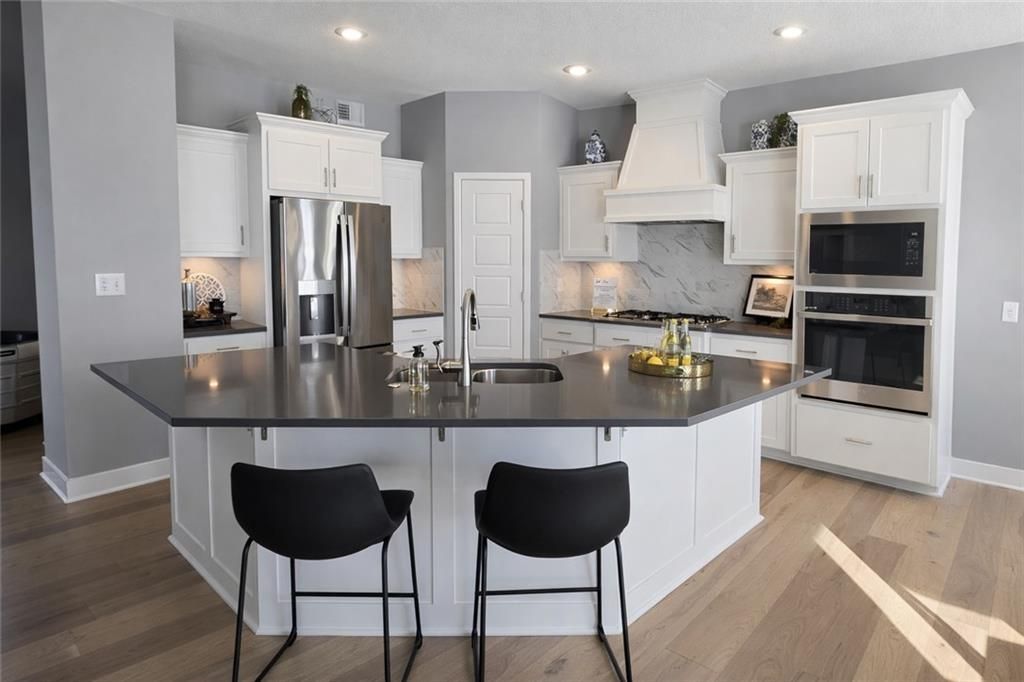 Photo of 10224 Winchester Avenue, Kansas City, MO 64155 (MLS # 2598469)