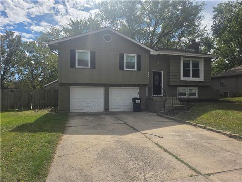 Photo of 809 NE Mulberry Street, Lees Summit, MO 64086 (MLS # 2579505)