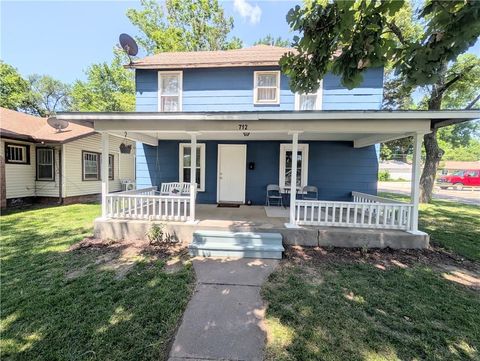 712 N Jefferson Avenue, Iola, KS 66749 - MLS#: 2561738