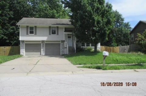 Photo of 10507 N Central Street N, Kansas City, MO 64155 (MLS # 2640718)