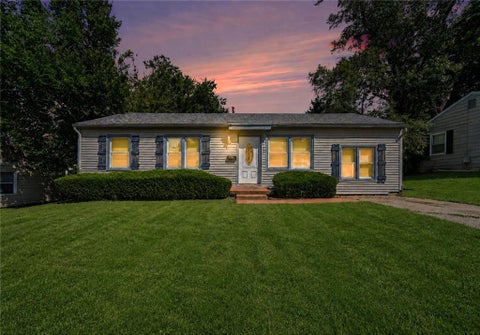 Photo of 5624 E 101st Terrace, Kansas City, MO 64137 (MLS # 2638989)