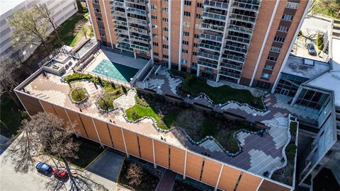 121 W 48th Street 202 Kansas City MO 64112