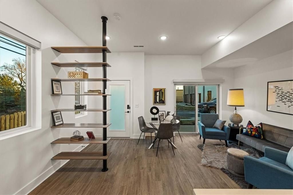 Photo of 1229 E 29th Street, Kansas City, MO 64109 (MLS # 2599322)