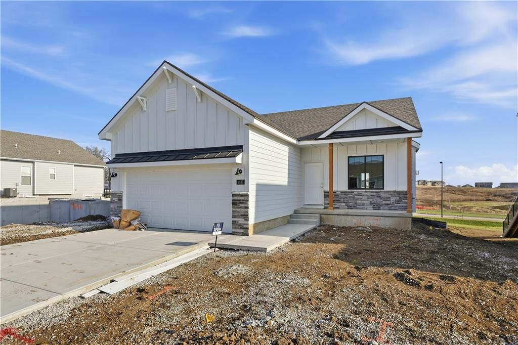 Photo of 9637 N Colrain Avenue, Kansas City, MO 64154 (MLS # 2598711)