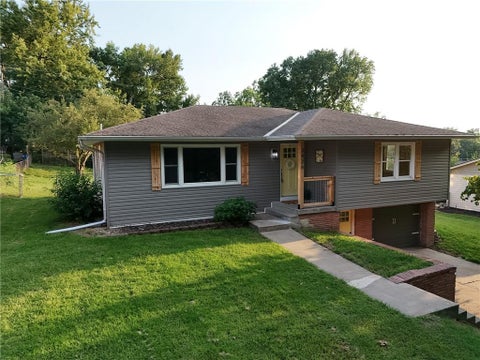 Photo of 3426 Auburn Drive, St Joseph, MO 64506 (MLS # 2645186)