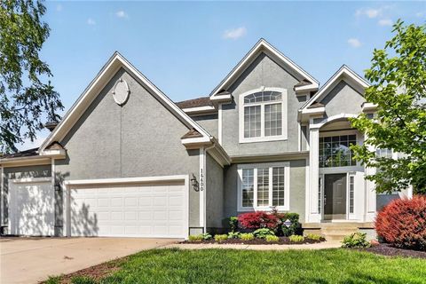 Photo of 14400 Grandview Street, Overland Park, KS 66221 (MLS # 2617019)