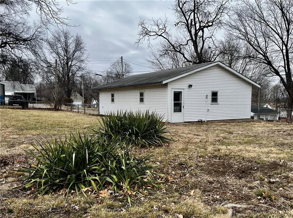 Photo of 901 W Davis Street, Savannah, MO 64485 (MLS # 2596655)