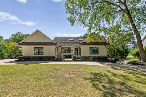 Photo of 12809 Pembroke Circle, Leawood, KS 66209 (MLS # 2641015)