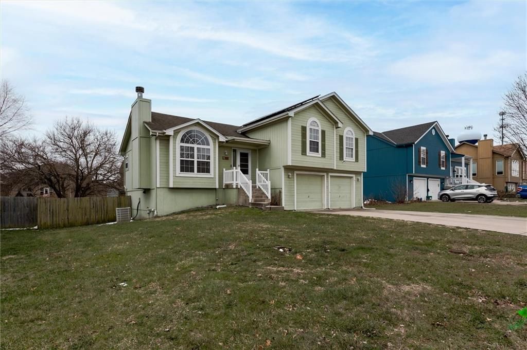 Photo of 907 SPRUCE Drive, Greenwood, MO 64034 (MLS # 2607538)