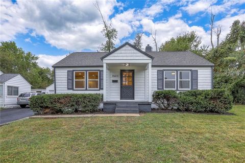 Photo of 7605 Sni A Bar Terrace, Kansas City, MO 64129 (MLS # 2581820)