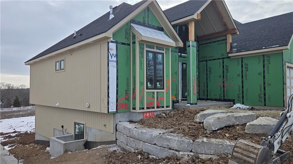 Photo of 12211 W 184th Terrace, Overland Park, KS 66013 (MLS # 2598146)