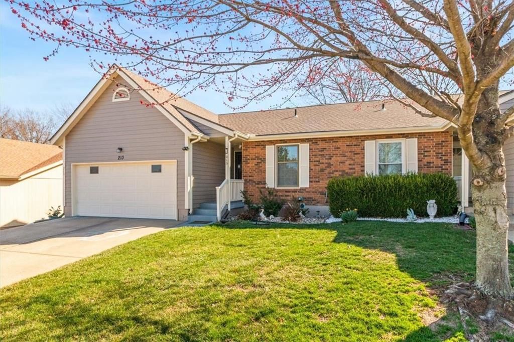 Photo of 213 SE RIDGEVIEW Drive, Lees Summit, MO 64063 (MLS # 2618986)