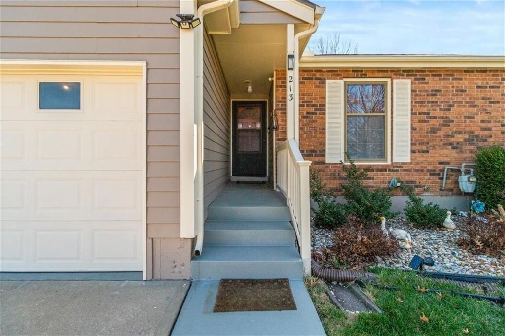 Photo of 213 SE RIDGEVIEW Drive, Lees Summit, MO 64063 (MLS # 2618986)