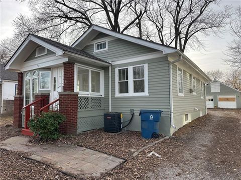 Photo of 126 S Willow Avenue, Sugar Creek, MO 64053 (MLS # 2623718)