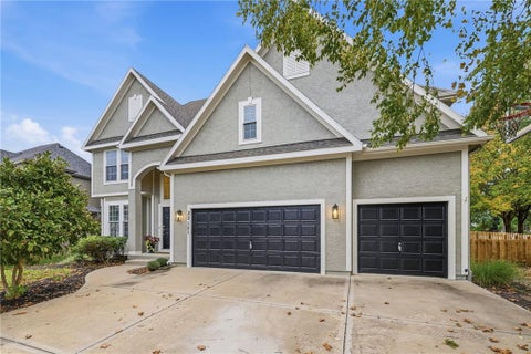 Photo of 22121 W 58 Street, Shawnee, KS 66226 (MLS # 2647037)