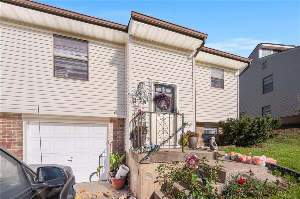 17208/17210 E 48th Terrace Court