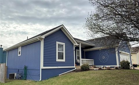 409 S Pumpkin Ridge Circle Gardner KS 66030