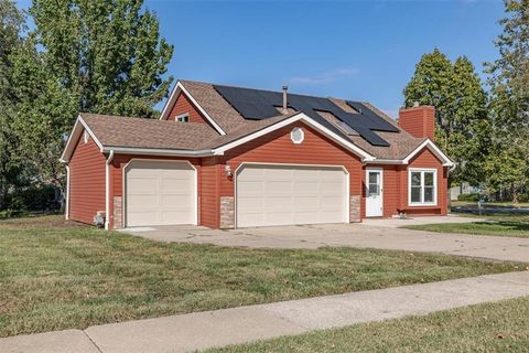 Photo of 125 Sharon Drive, Lawrence, KS 66049 (MLS # 2581875)