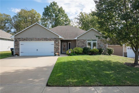 Photo of 609 Oakmont Drive, Warrensburg, MO 64093 (MLS # 2647836)