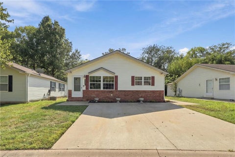 Photo of 7905 NW 122nd Court, Kansas City, MO 64163 (MLS # 2642922)