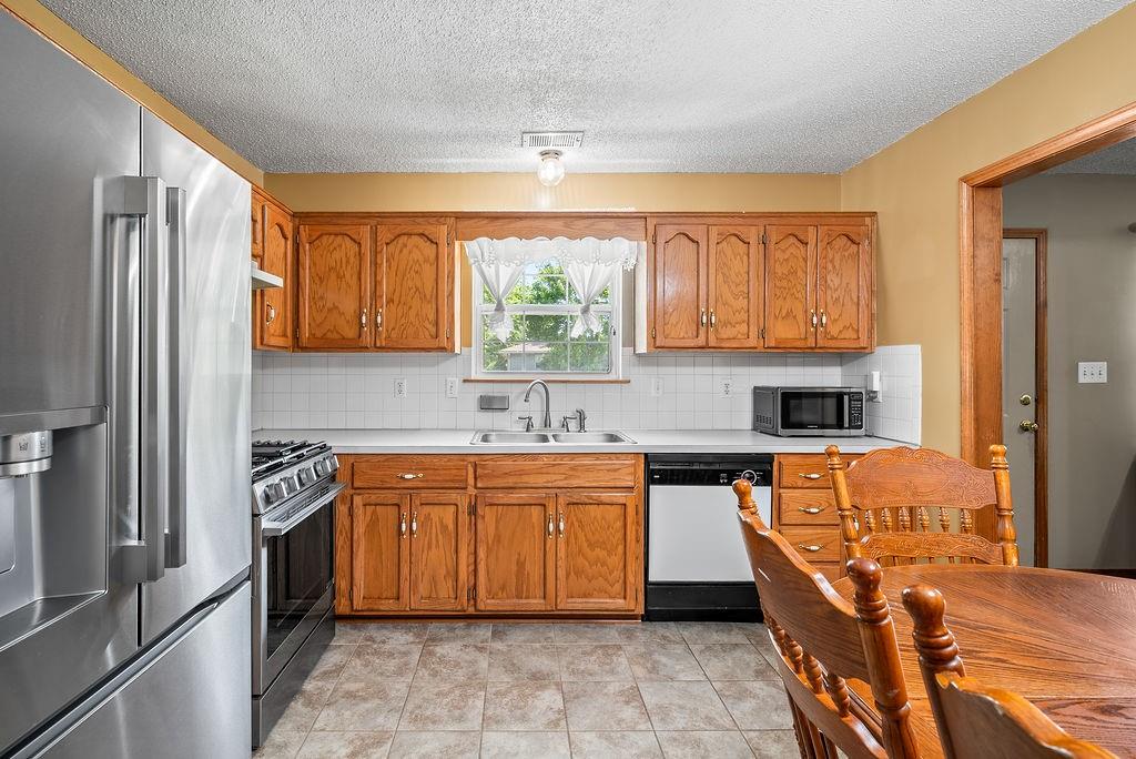 1044 Arrowhead Ridge