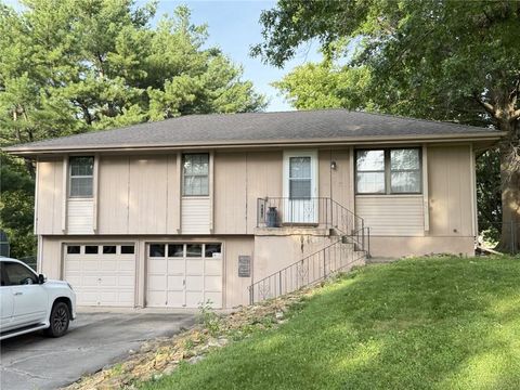 Photo of 10719 N McGee Street, Kansas City, MO 64155 (MLS # 2627283)