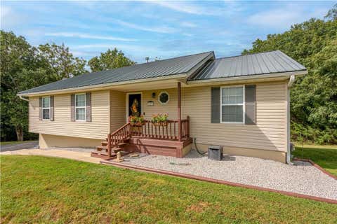 Photo of 615 SE 145th Road, Warrensburg, MO 64093 (MLS # 2638357)