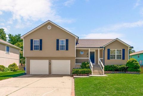 Photo of 2125 SE 6th Terrace, Lees Summit, MO 64063 (MLS # 2625413)