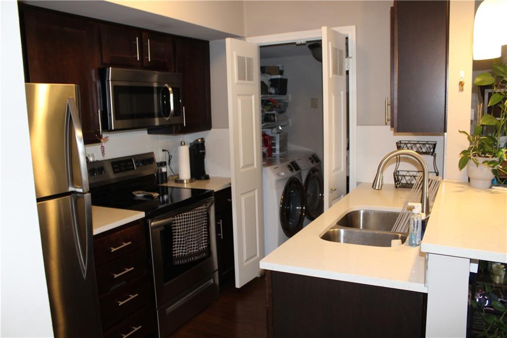 425 W 9th Street 104