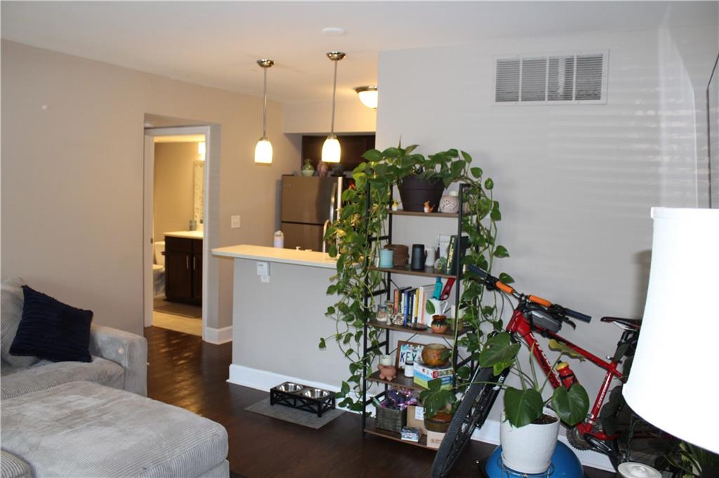 425 W 9th Street 104