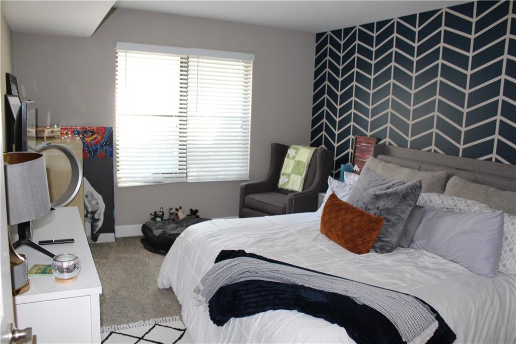 425 W 9th Street 104