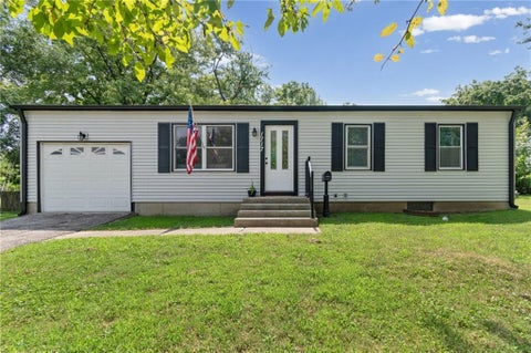 Photo of 1717 Ellison Way, Independence, MO 64050 (MLS # 2633840)