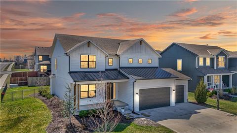 Photo of 1505 SW Georgetown Drive, Lees Summit, MO 64082 (MLS # 2605931)