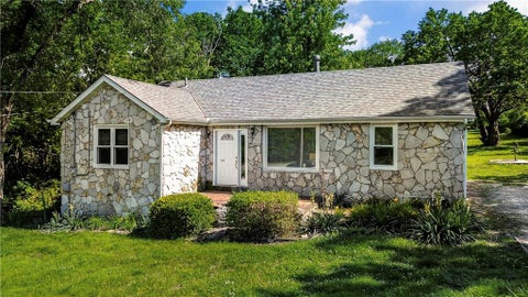 Photo of 1417 W Santa Fe Street, Olathe, KS 66061 (MLS # 2622435)
