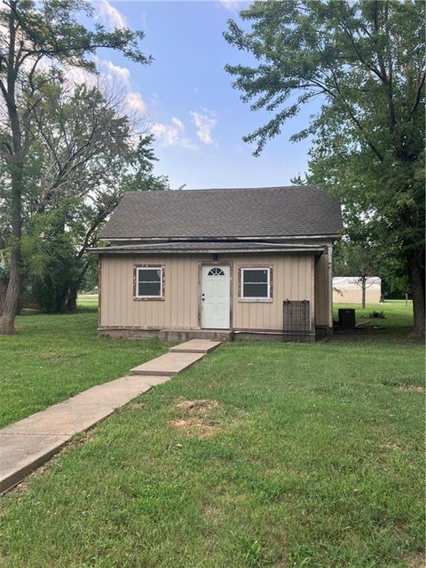 Photo of 108 W Kansas Avenue, Blue Mound, KS 66010 (MLS # 2641043)